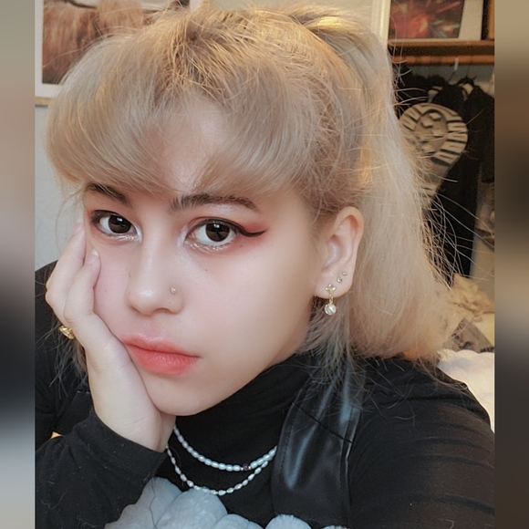 Meet your Posher, Jolie - Picture 1 of 2